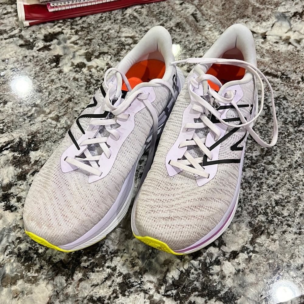 New balance fuel cell sneakers 9.5 wore once!